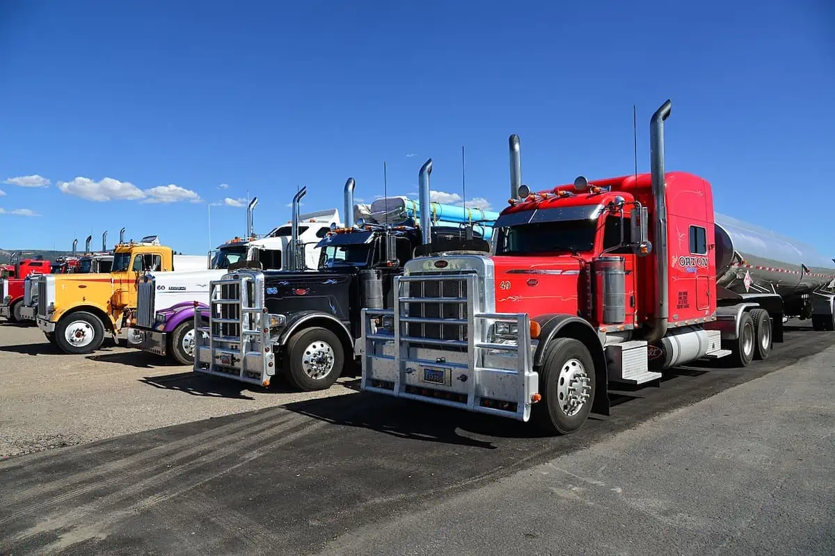Professional freight dispatch services for semi-trucks – reefer, flatbed, and step deck dispatch solutions